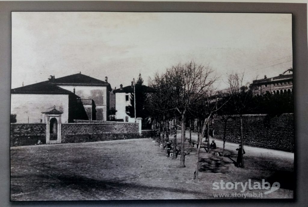 Una vecchia foto di piazzale Caslini (Archivio Storylab). 